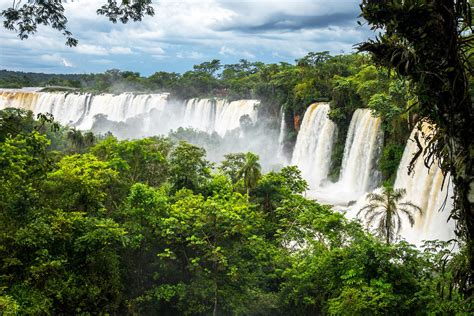  イピランガの滝：ブラジルの自然の驚異と壮大な景色！