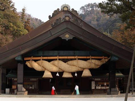  出雲大社、歴史と神聖な空気が織りなす荘厳な美しさ！